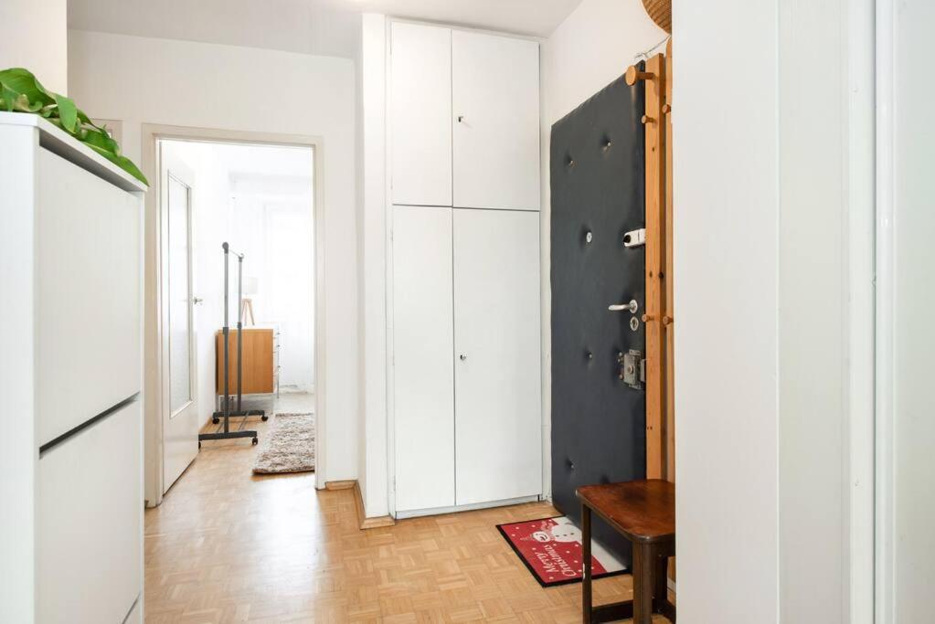 Room, Inflancka 19 Warschau Exterior foto